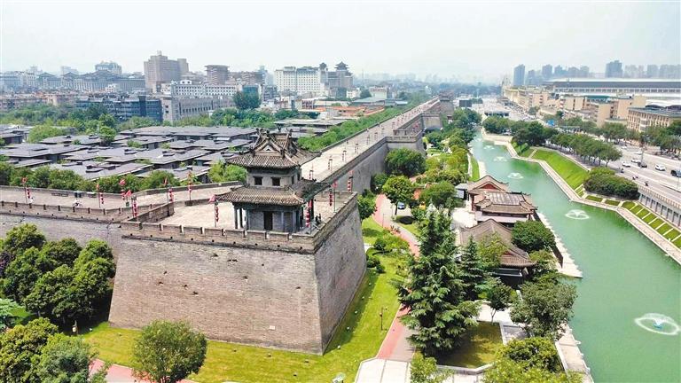 Moat in Xi'an City Wall