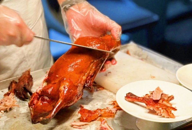 beijing peking roast duck slicing