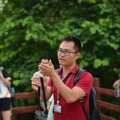 expert tour guide