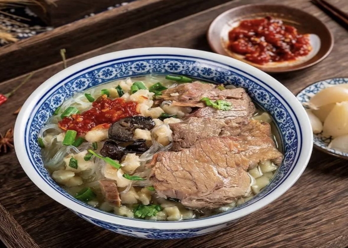 Yangrou Paomo (Crumbled Flatbread in Mutton Stew)