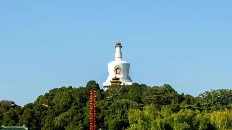 This is beautiful senery of Beihai Park