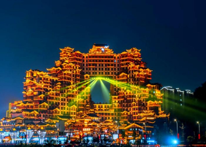 72 strange buildings