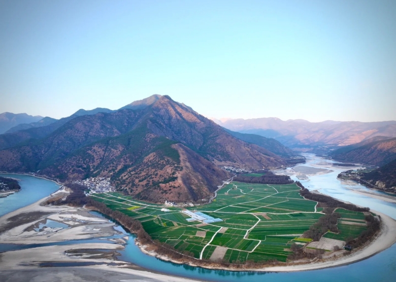 First Bend of the Yangtze River