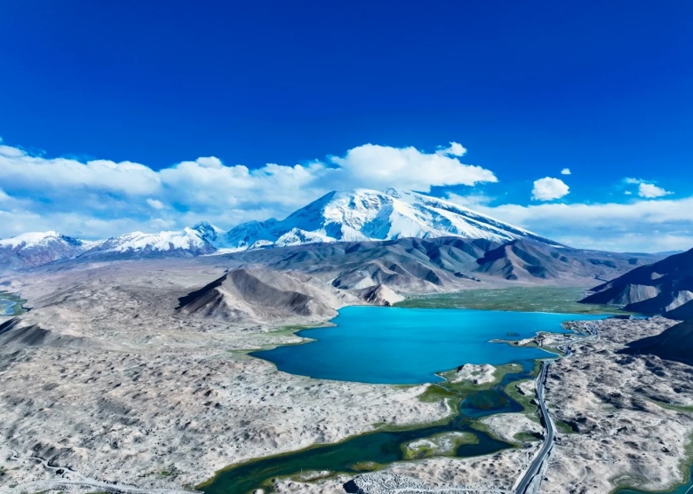 Karakul Lake