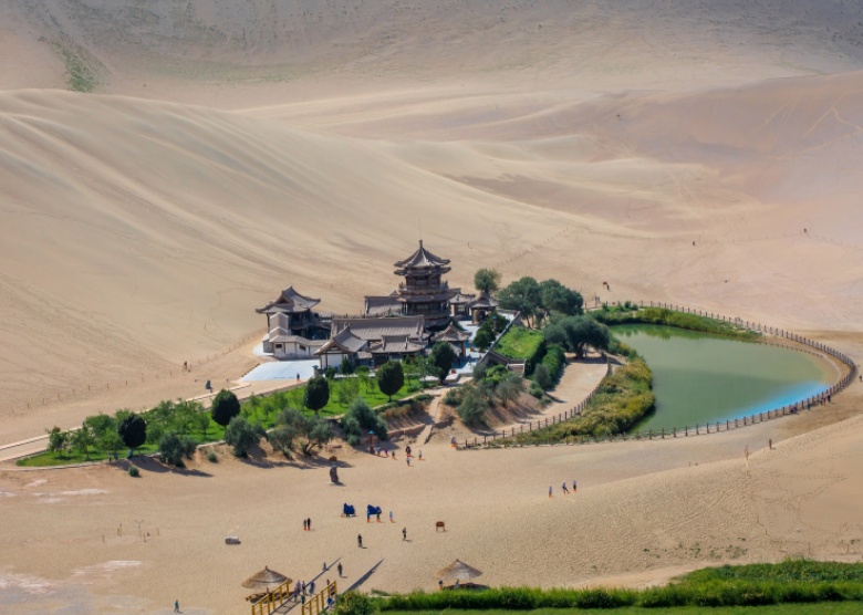 Mingsha Shan & Crescent Lake