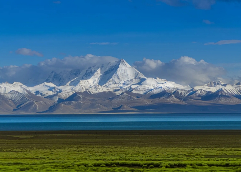 Nyenchen Tanglha Mountains