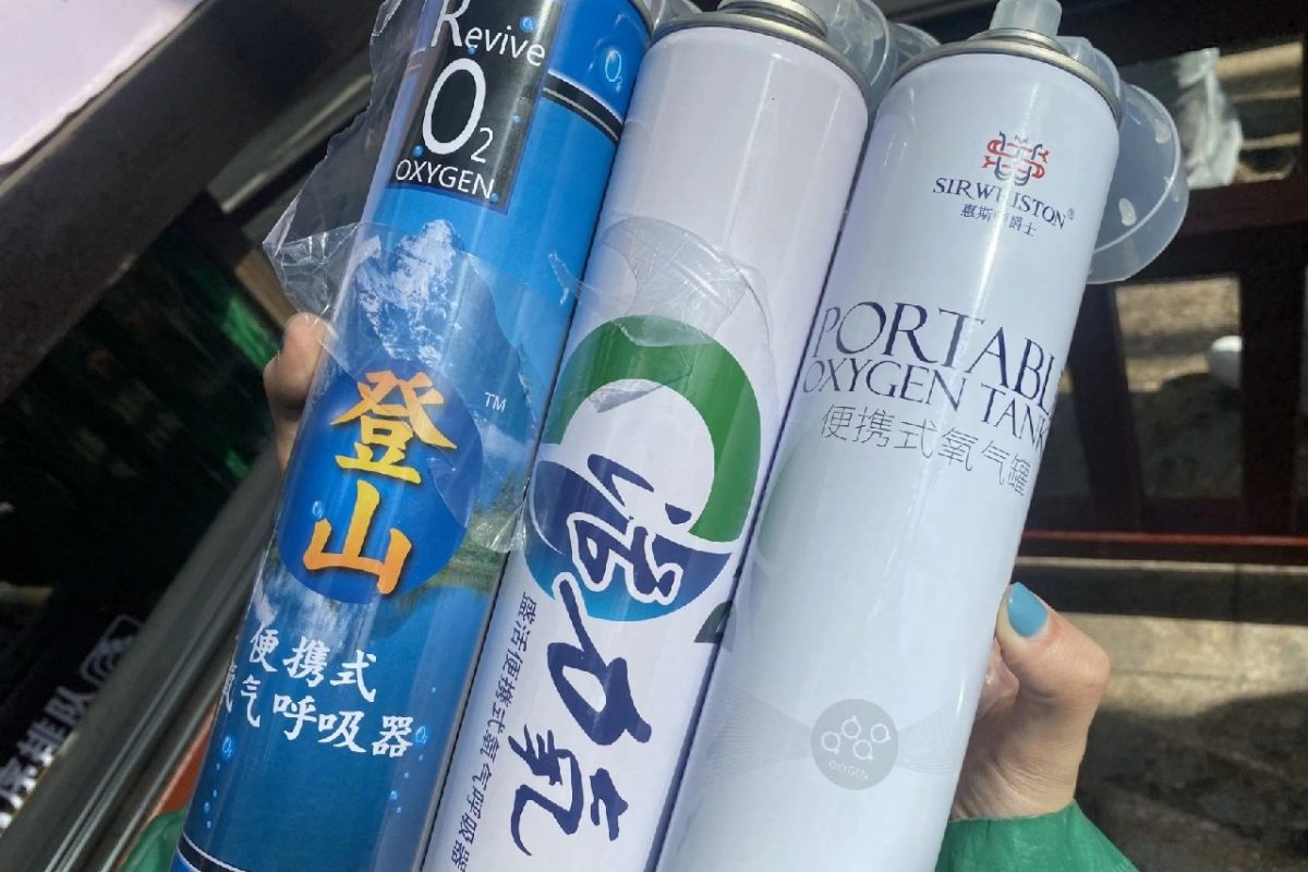 Oxygen Tanks Sold in Jade Dragon Snow Mountain