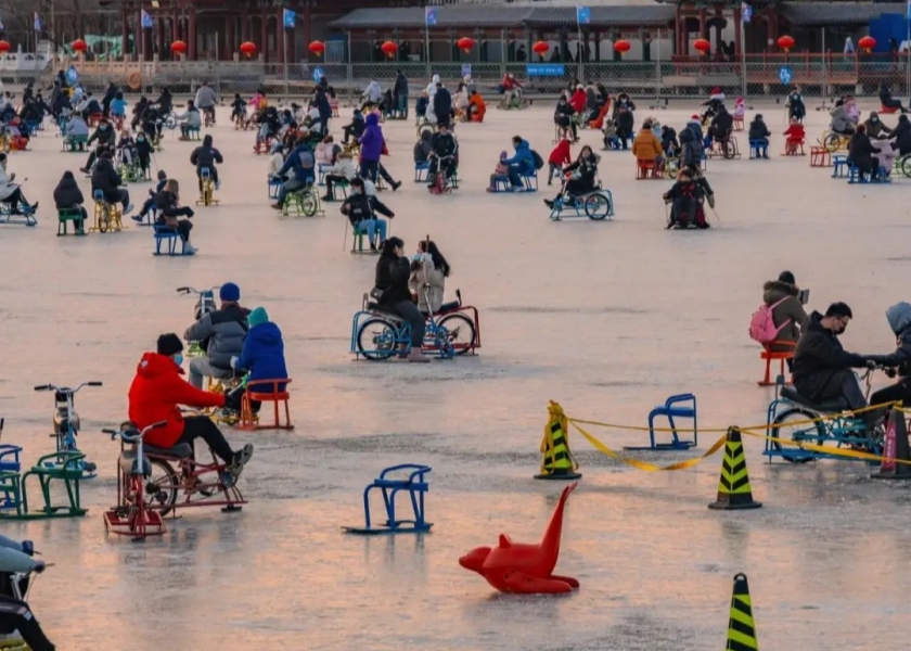 Skating in Houhai, Beijing
