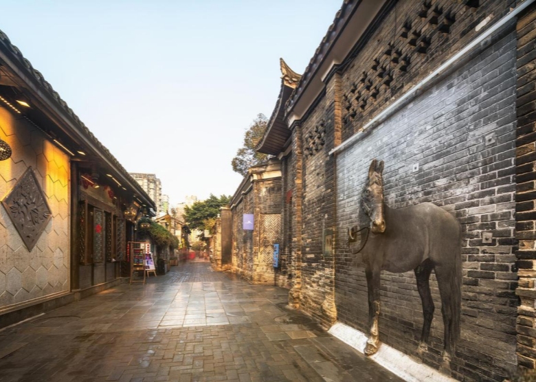 Wide and Narrow Alleys