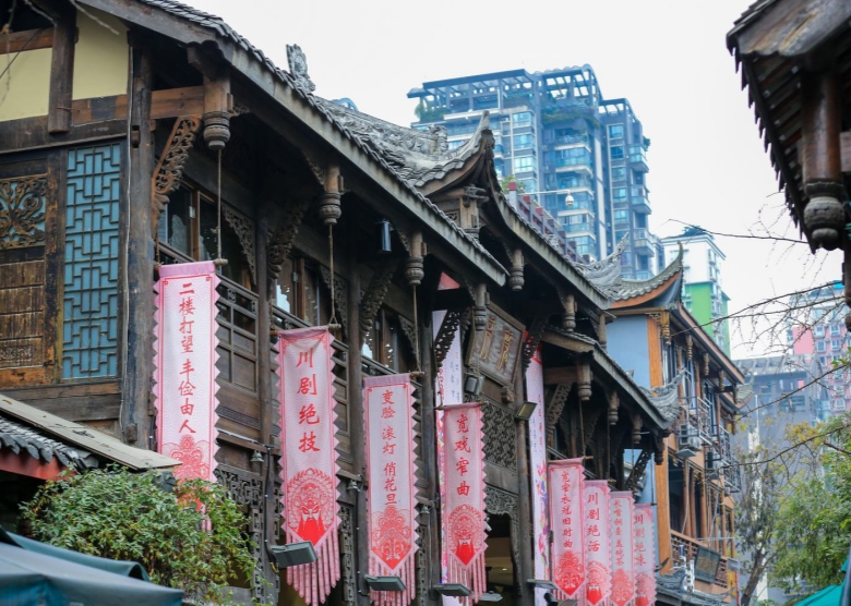 Wide and Narrow Alleys