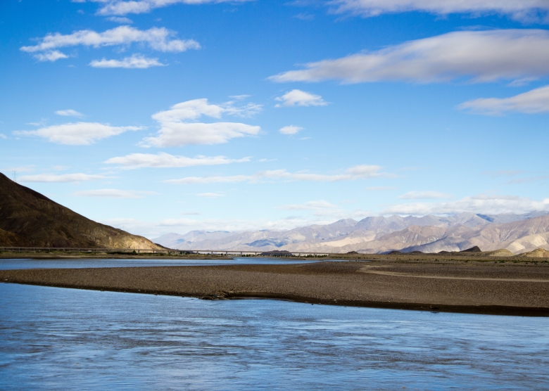 Yamdrok Lake