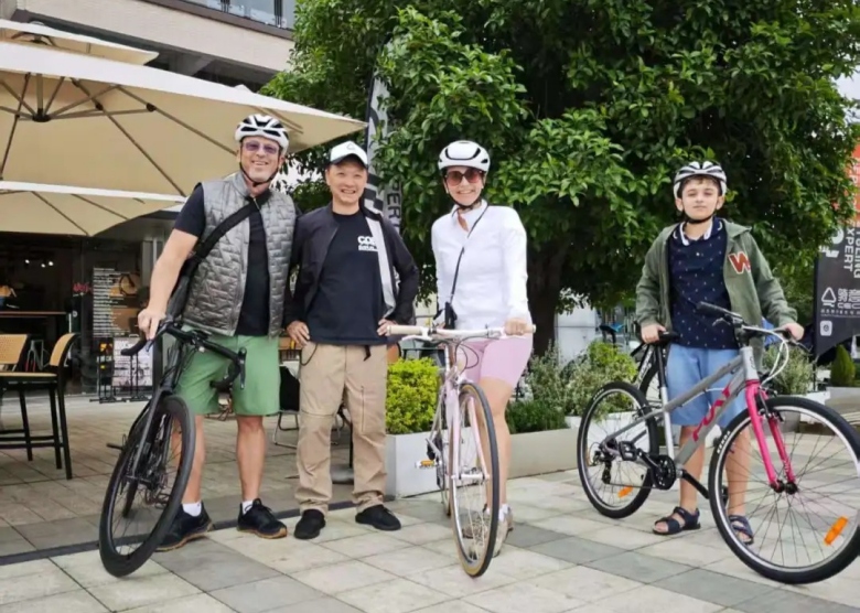 rent a bicycle in Yangshuo