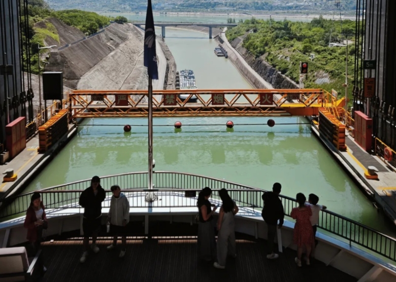 three gorge ship lift