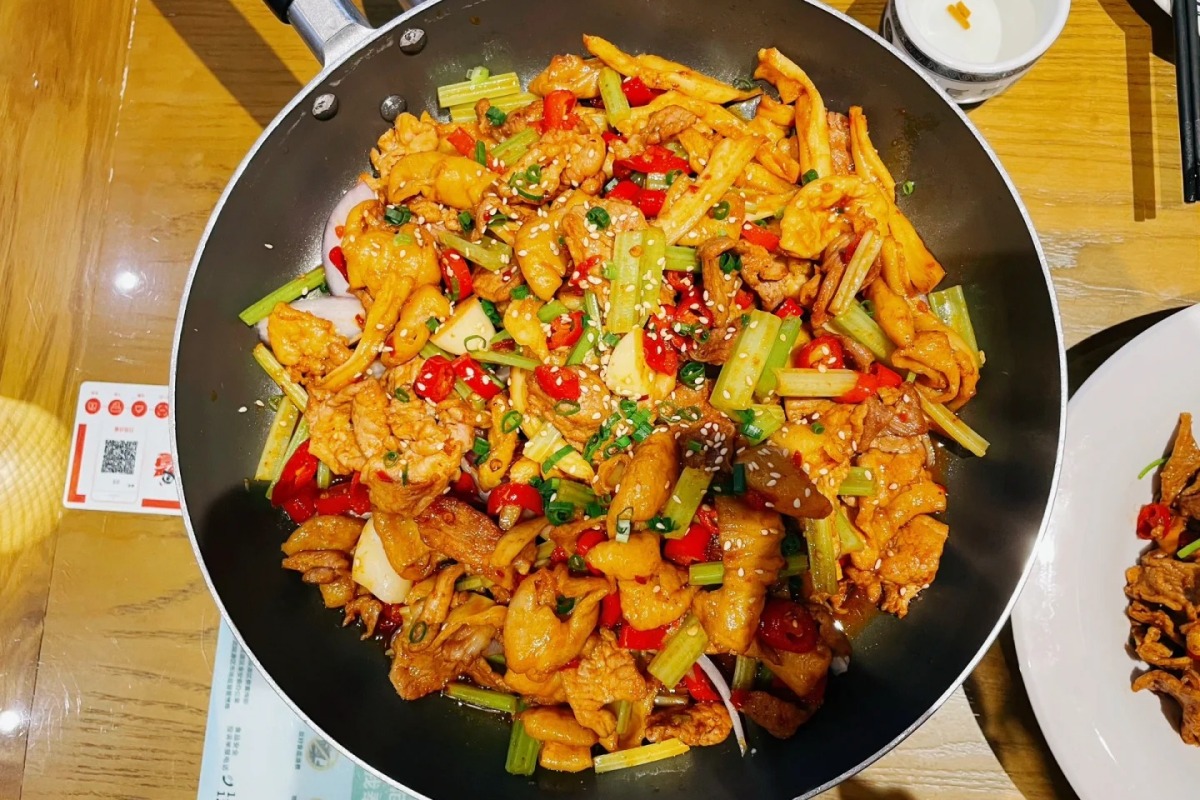 A bubbling pot of Sanxiaguo