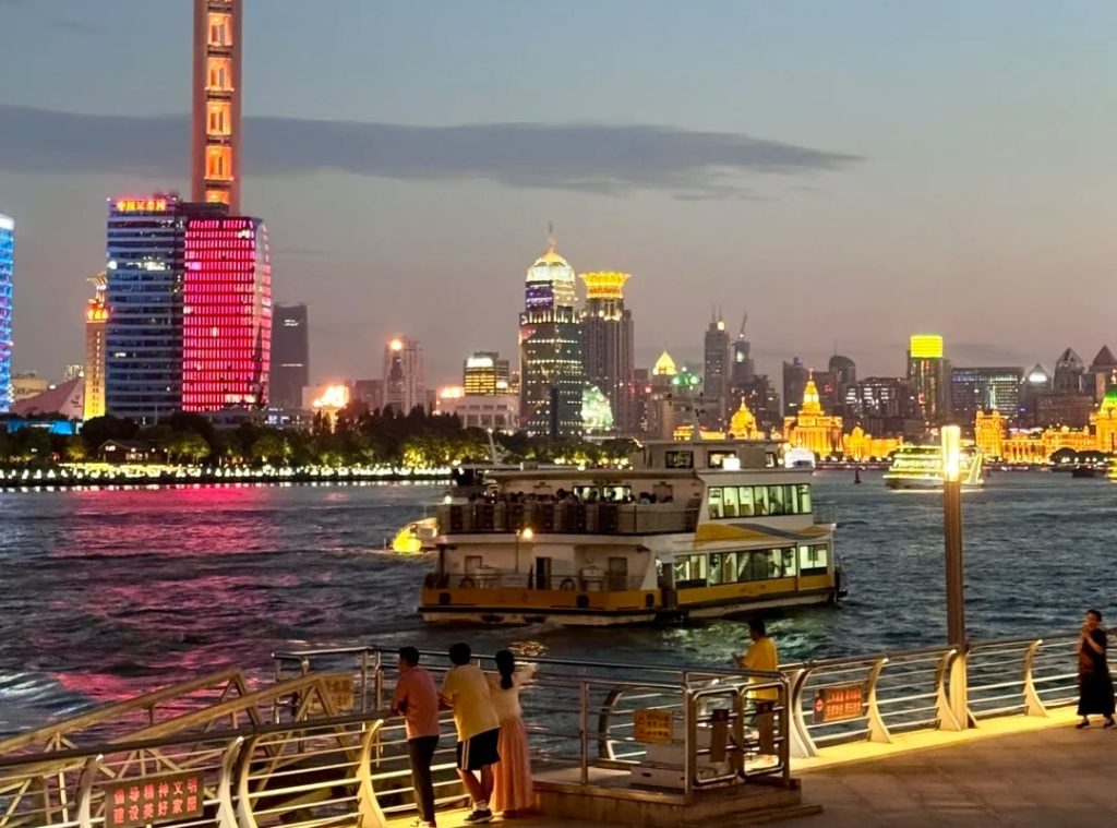 Arrive at the Shanghai Tower by ferry.