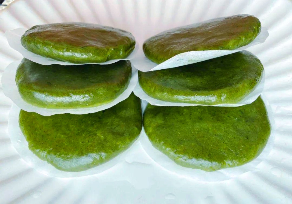 Artemisia Sticky Rice Cake