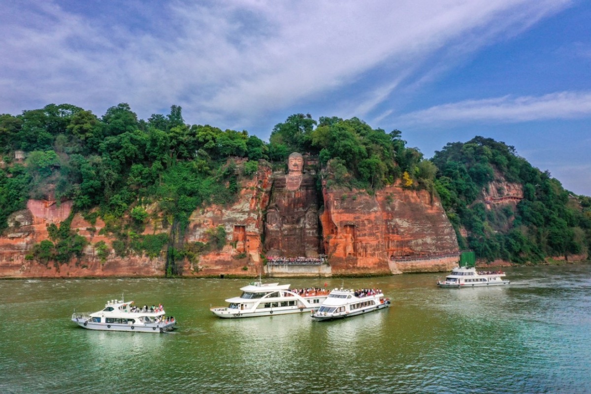 Boat to View Leshan Giant Buddha