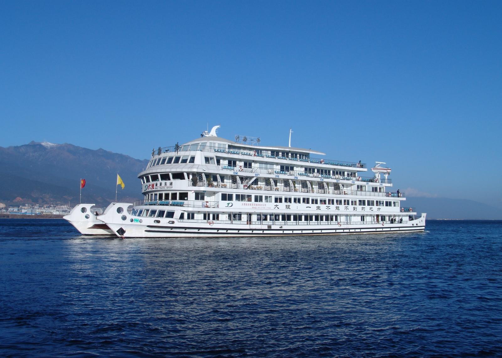 Cruising the Erhai Lake