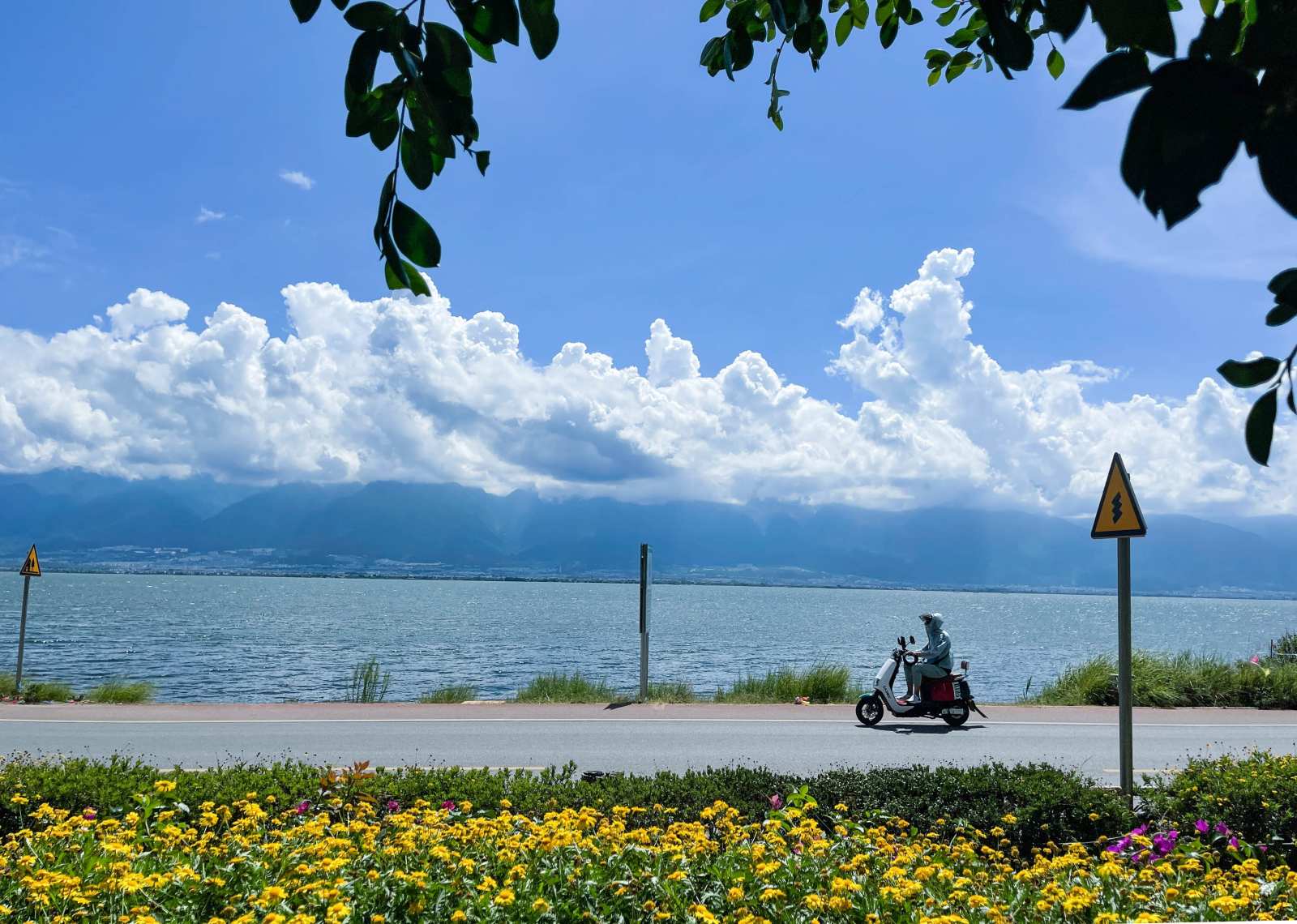 Cycling the Erhai Lake Ring Road