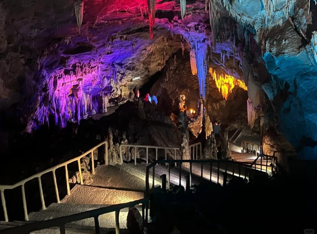 Furong Cave in Chongqing