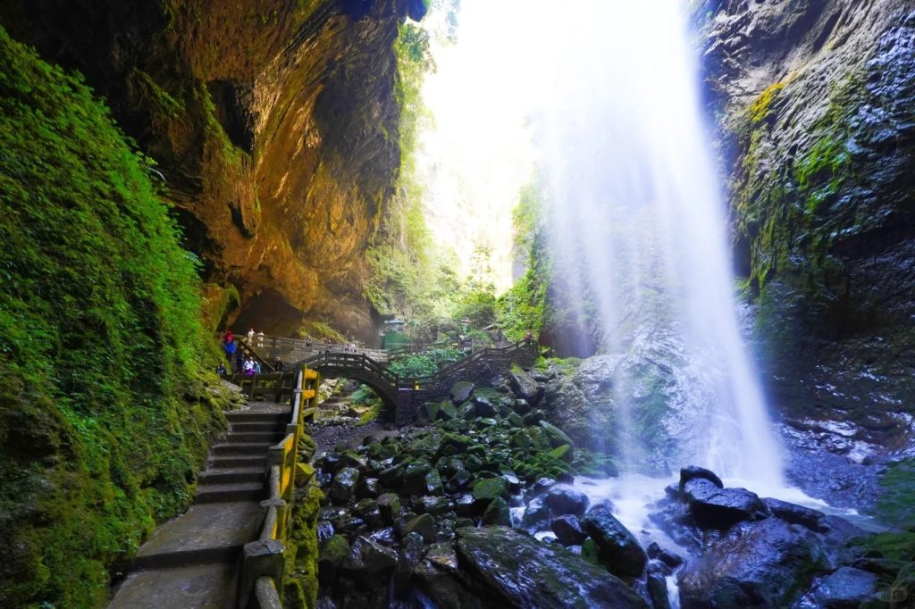 Longshui Gorge Ground Fissure in Chongqing