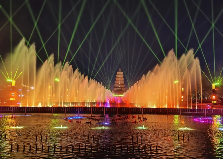 Musical Fountain Shows at the square of Big Wild Goose Pagoda