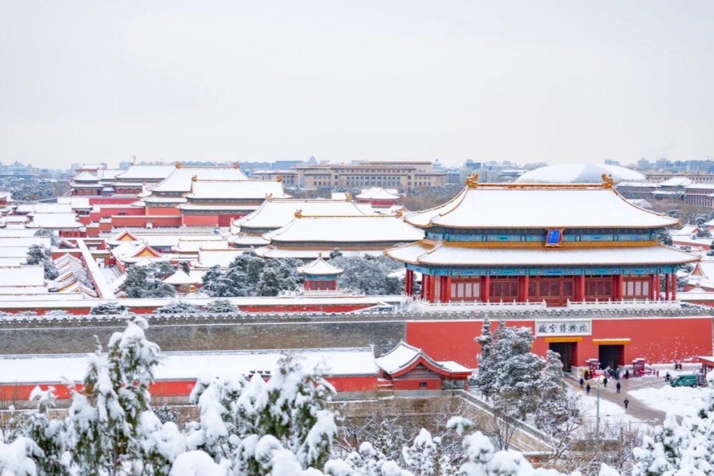 Panoramic views of the snow-covered Forbidden City