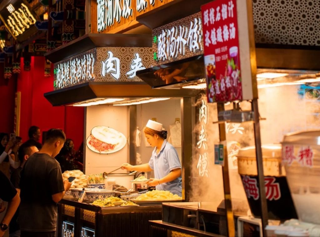 Street Food Paradise in Xi'an's Muslim Quarter