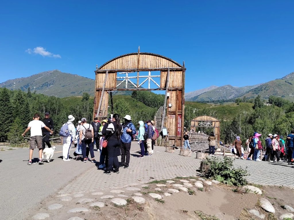 The wooden bridge in Hemu Village