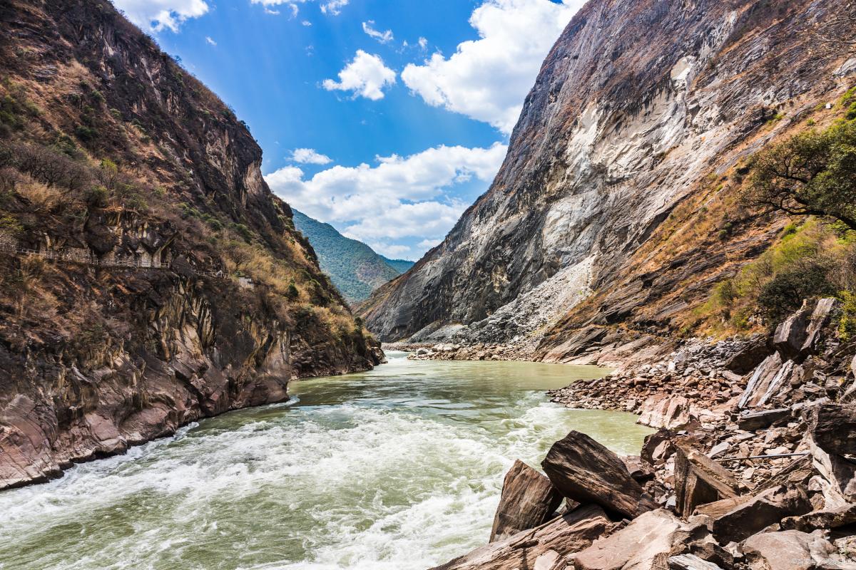 Tiger Leaping Gorge in Autumn