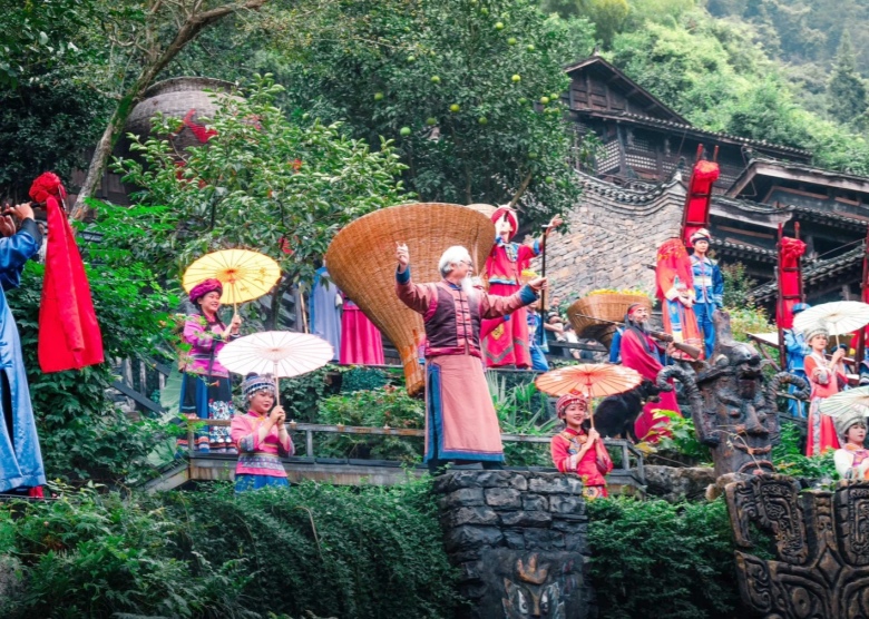 Top Attractions Along the Yangtze River Cruise