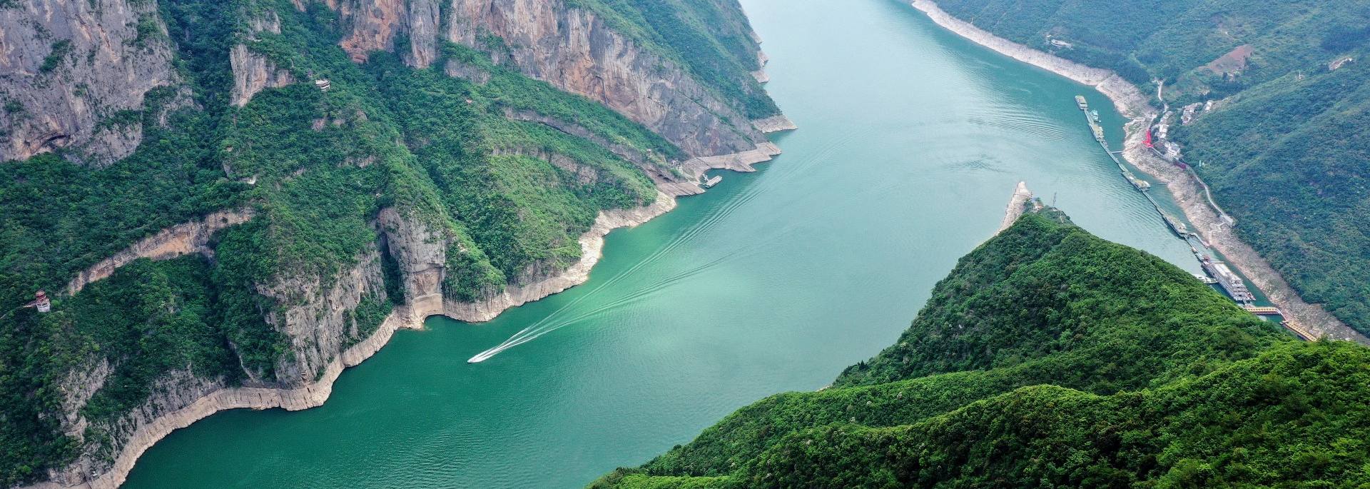 Upstream Yangtze River Cruise