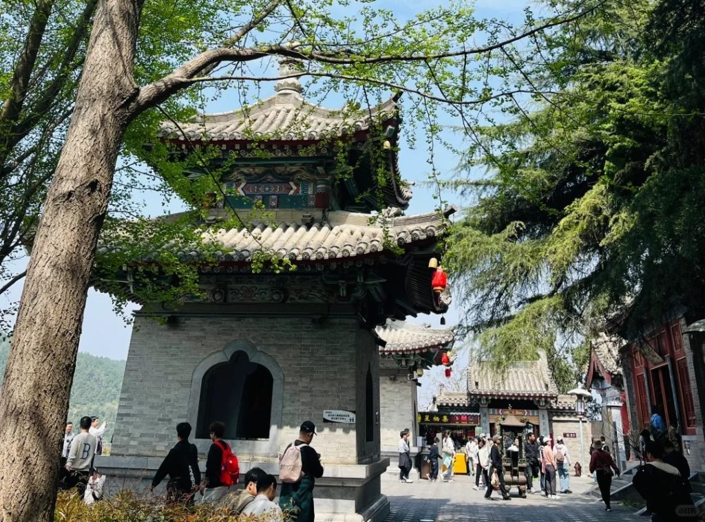 Xiangshan Temple in Longmen Grottoes
