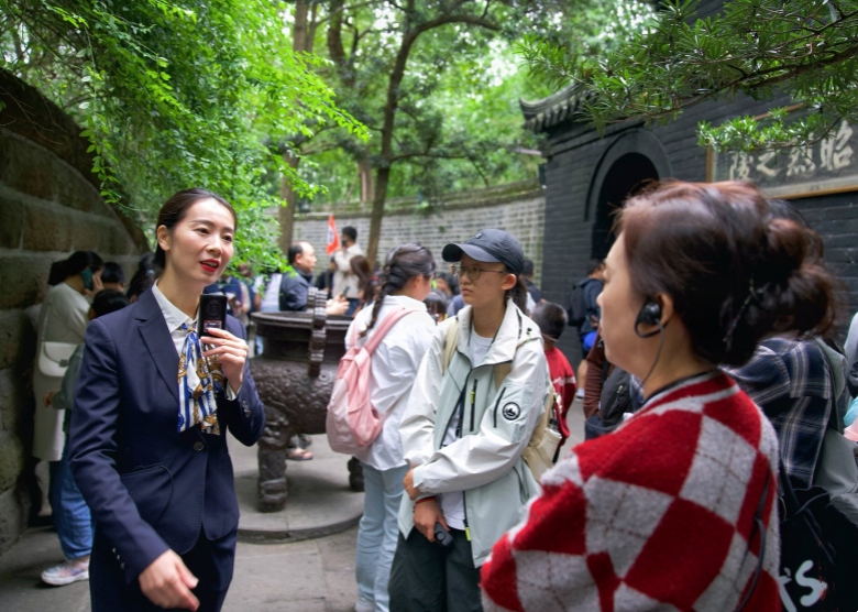 How to Avoid Illegal Tour Guides in China: Essential Travel Advice