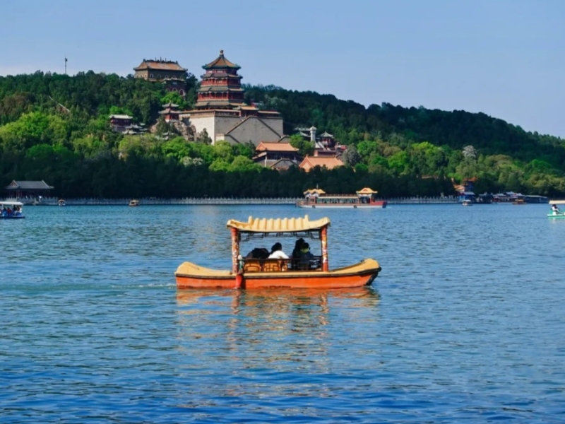 take a boat at Summer Palace
