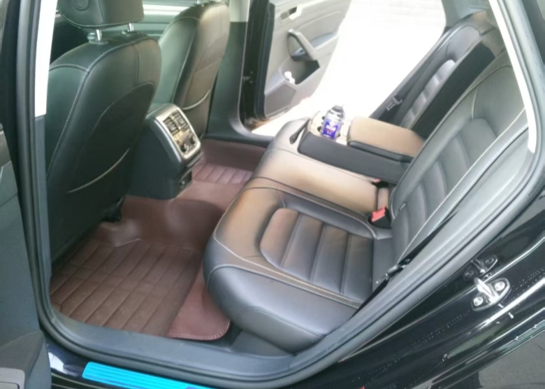 5-seater vehicle