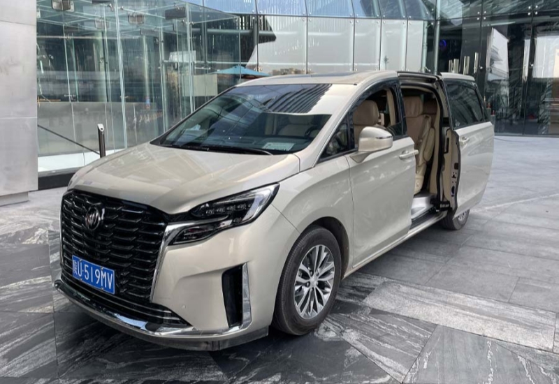 7-seater vehicle-private car