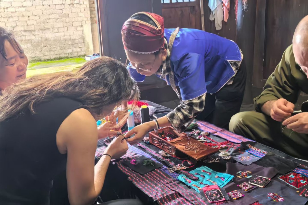 Hands-on Chinese embroidery with local