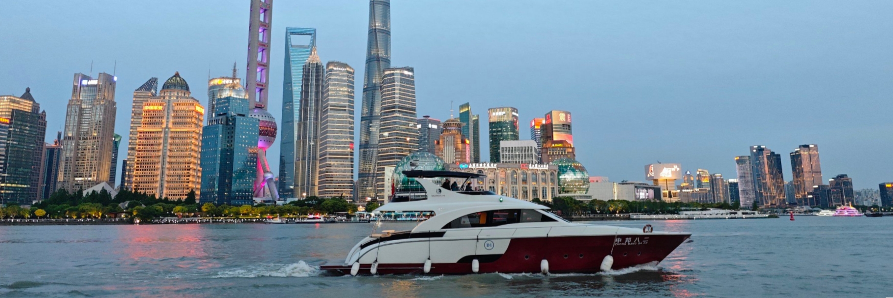 Shanghai Huangpu River Cruise with Stunning City Views