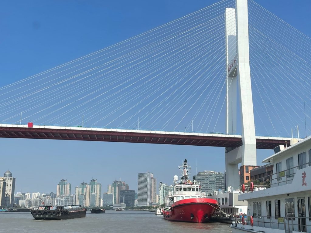 Short-Distance Essence Cruise