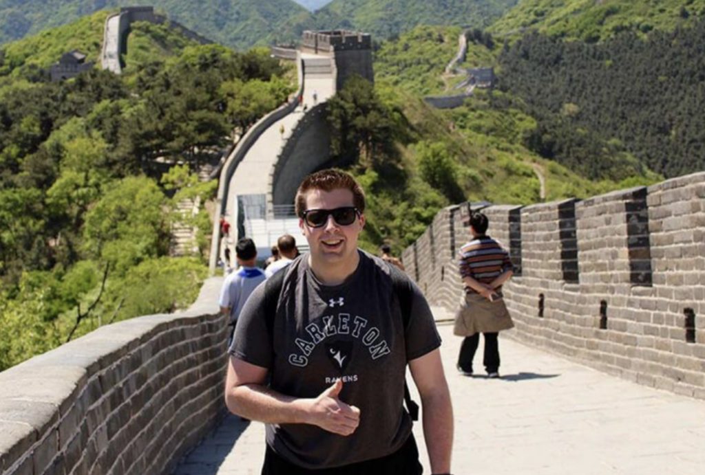 a solo trip to china—Foreign tourists visiting the Great Wall of China