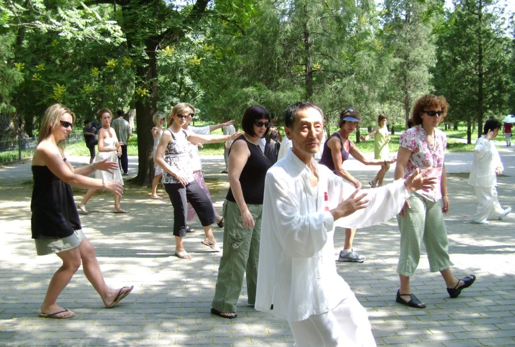 International Tourists Experience Tai Chi Culture in China