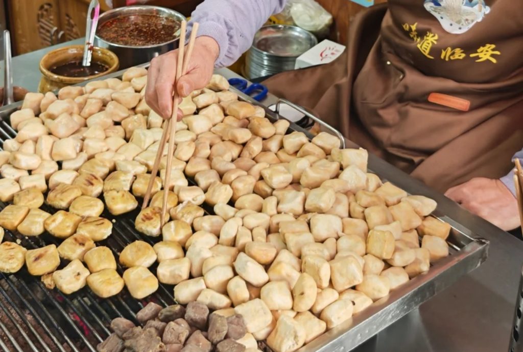 Roasted Jianshui Tofu (Kǎo Jiànshuǐ Dòufu)