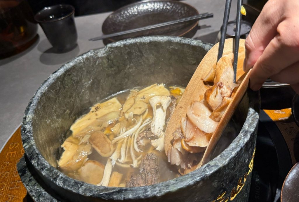 Wild Mushroom Hot Pot (Yěshēng Jūn Huǒguō)