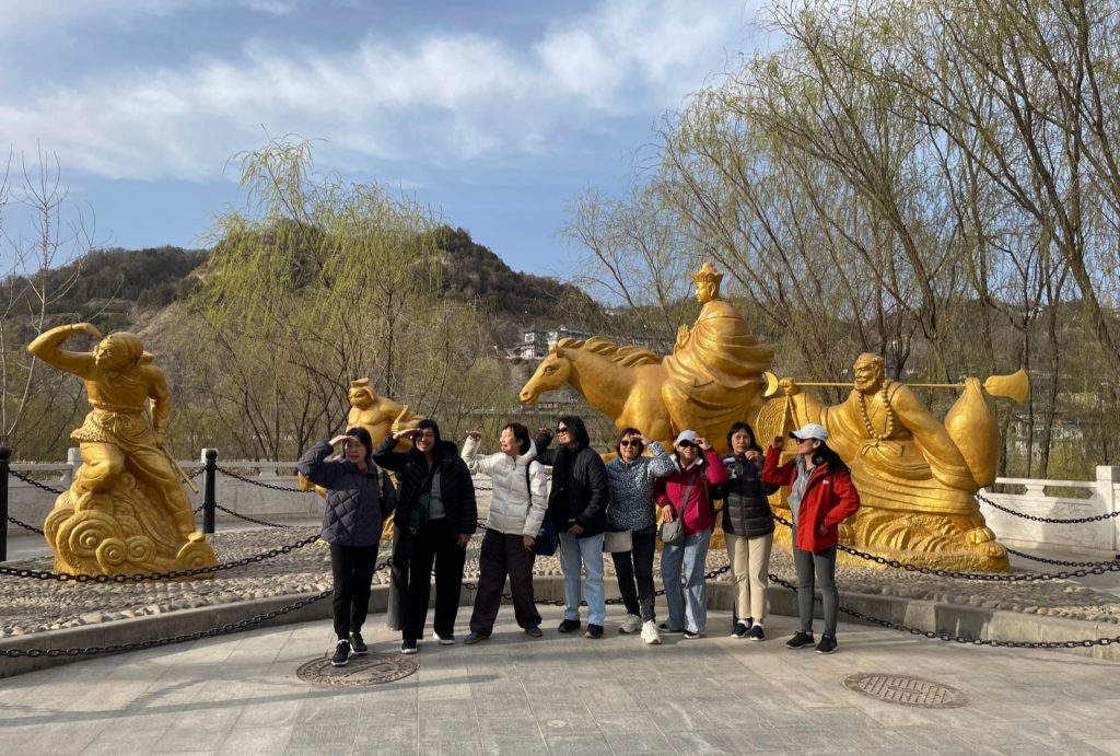
Taking picture in front of sculptures along the Yellow River