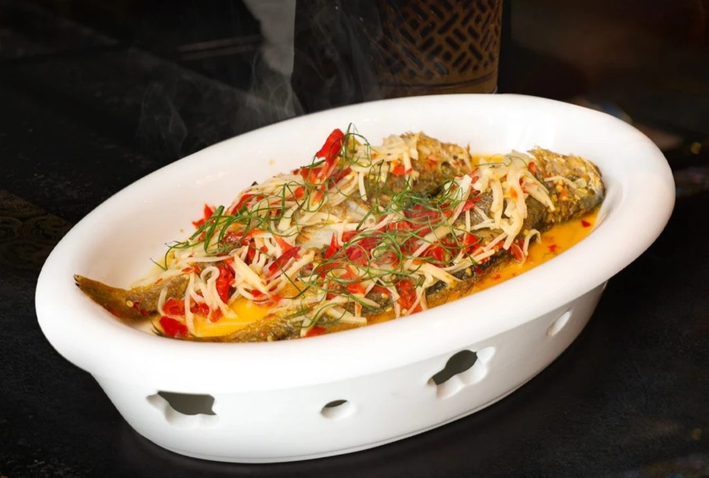 Hani carp with sour bamboo