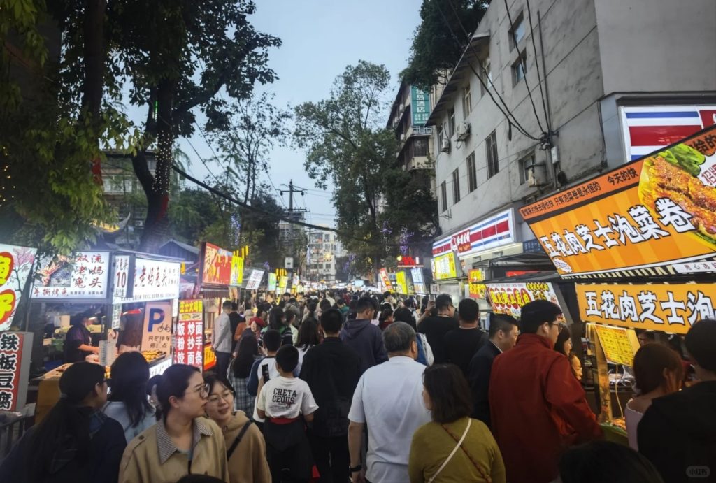 Fuqin Night Market in Chengdu