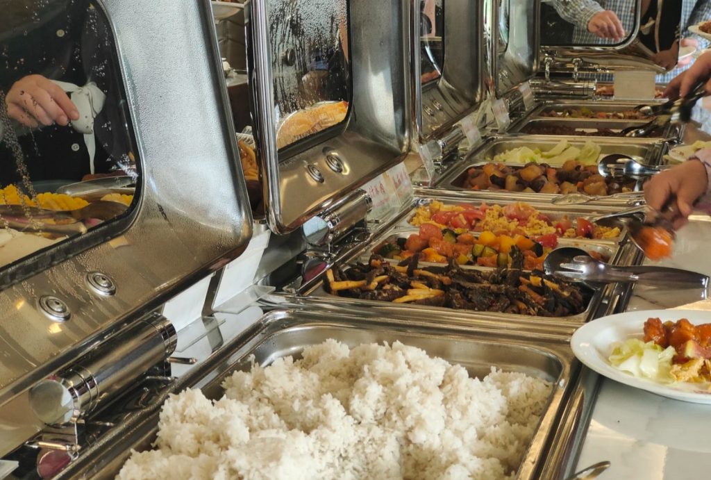 A buffet is available on 4-Star Li River Cruises.