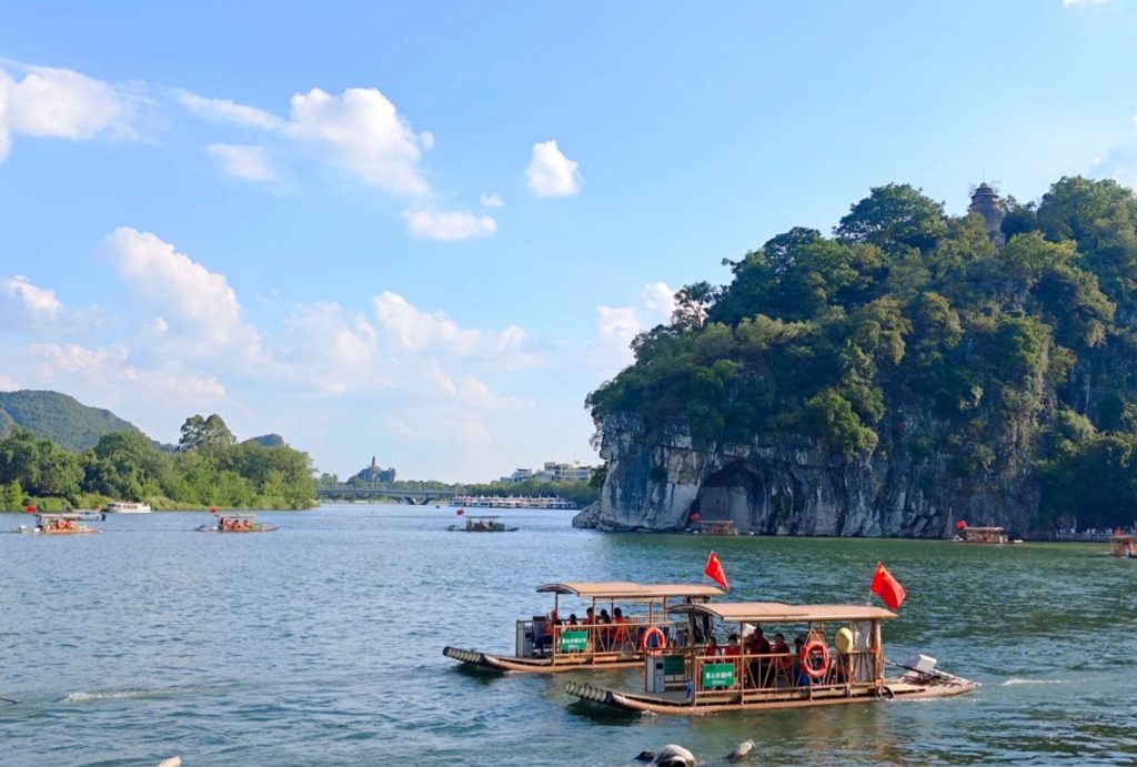 A view of Elephant Trunk Hill and Li river