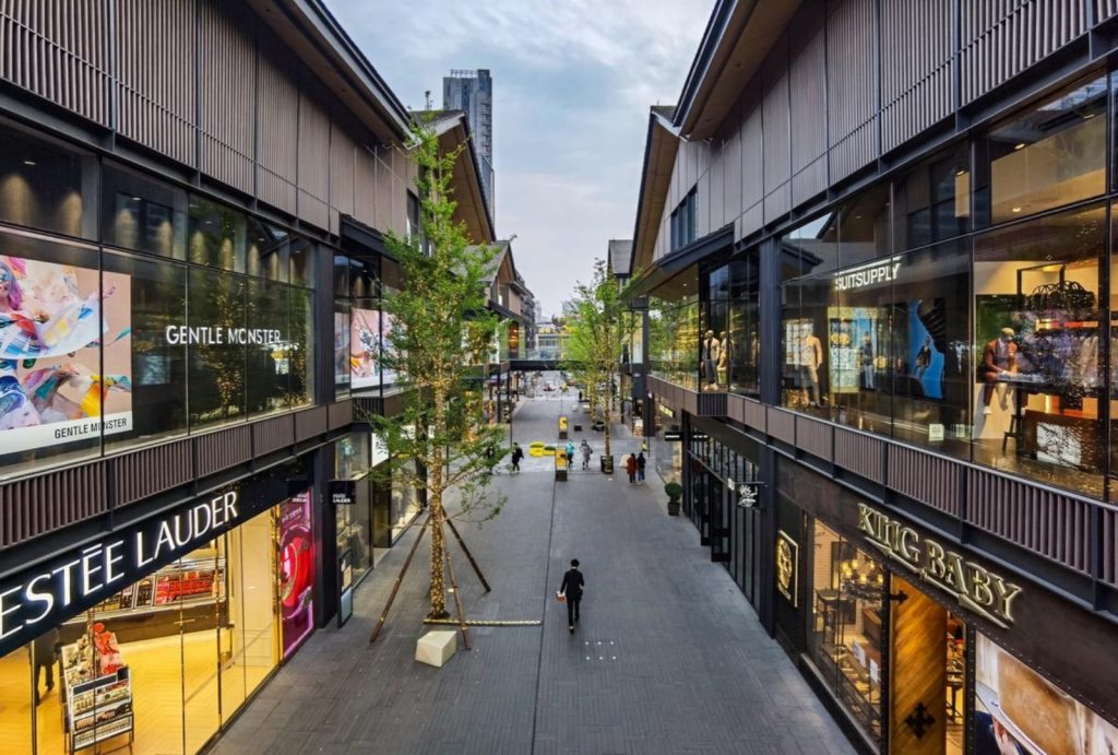 Chengdu Taikoo Li landmark with modern shopping streets